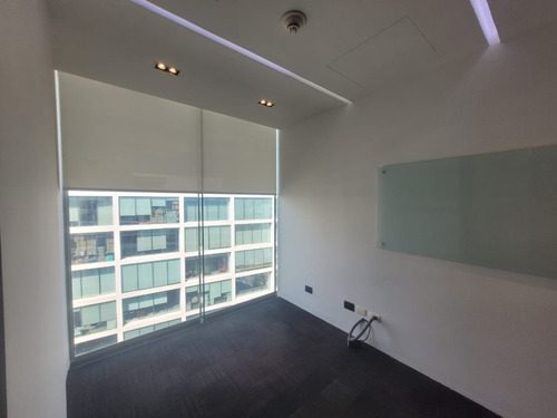 Conjunto De Modernas Oficinas Amobladas