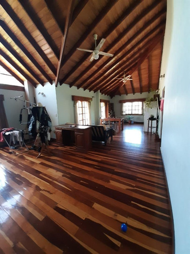Imagen 24 de 30 de Casa Y Quincho Con Amplio Terreno A. Korn