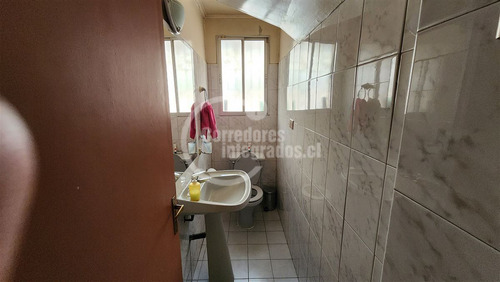 Casa En Venta De 5 Dorm. En Macul
