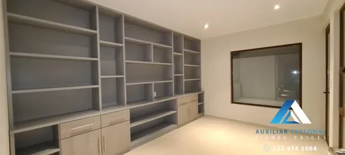 Casa De Una Sola Planta Con Carriles De Nado En Venta O Renta Metepec