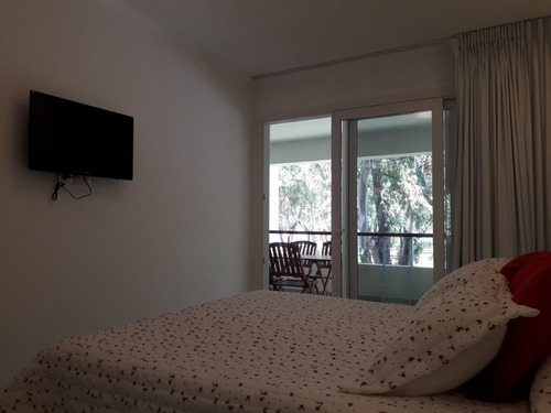 Apartamento 2 Ambientes En Green Park (solanas - P.del Este)
