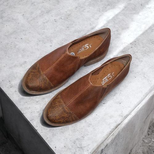 Zapato Cerrado Chato Cuero Punta Semi Fina Olivia I25 Suela 36