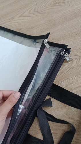 Carpeta Organizadora Oficio C/ 10 Folios Plásticos C/ Cierre Flores Roja Lona