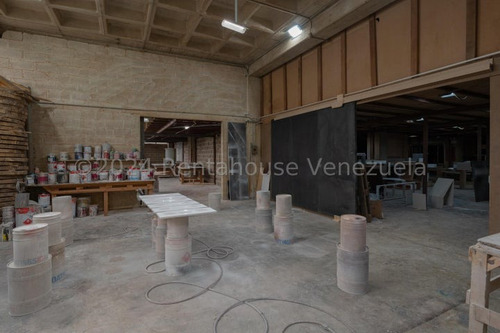 Local Comercial De 900 M2 Ubicado En La Zona Industrial De San Antonio