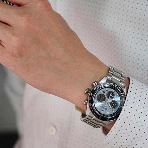 Reloj Seiko Hombre Chrono Prospex Speedtimer Energia Solar Malla Plateado Bisel Negro Fondo Azul Claro