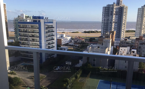 Muy Buen Apartamento En Piso Alto Con Vista Al Mar En Alquiler