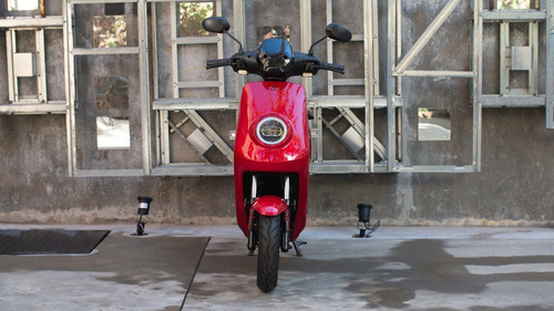 Imagen 10 de 15 de Moto Electrica Scooter Nuuv M+ Sport Bosch Litio Panasonic