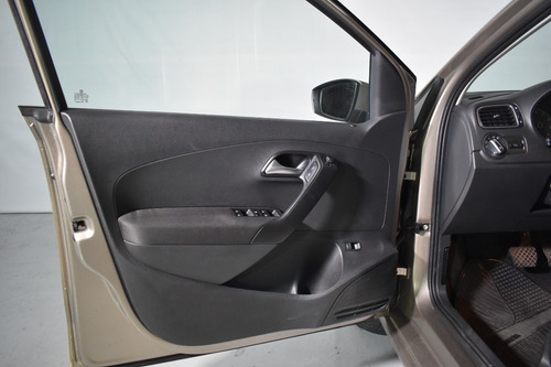 Imagen 11 de 12 de Volkswagen Vento Highline | 1.6 Lt - 2017