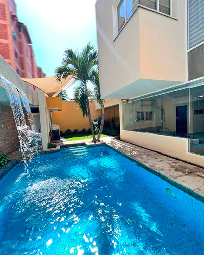 En Venta Casa Con Piscina 410 M² Urb. San Jacinto Maracay Aragua