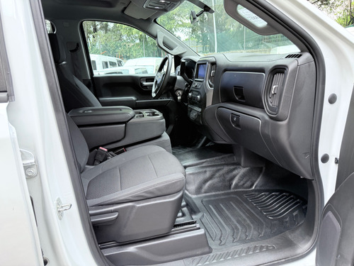 Chevrolet Silverado Wt Doble Cabina 4X2 4.3L V6