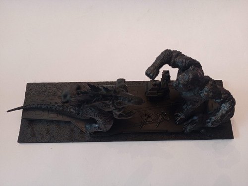 Imagen 5 de 9 de Godzilla Vs King Kong En Portaviones Figura Película 20 Cm