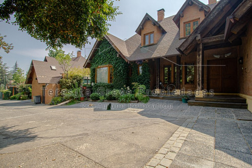 Excelente Casa Exclusivo Condominio Lo Curro