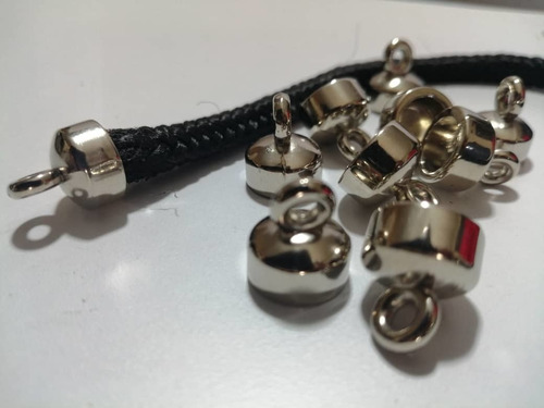 Imagen 3 de 3 de Terminal Para Cordón Plástico Con Orejas 12mm.