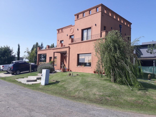 Hermosa Casa 5 Amb Con Piscina Sobre Lote De 980 M2 Barrio 2 Plantas Santa Rita
