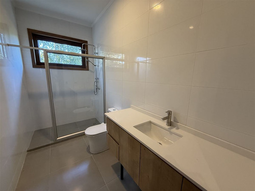 Casa En Venta De 3 Dorm. Sector Los Guindos