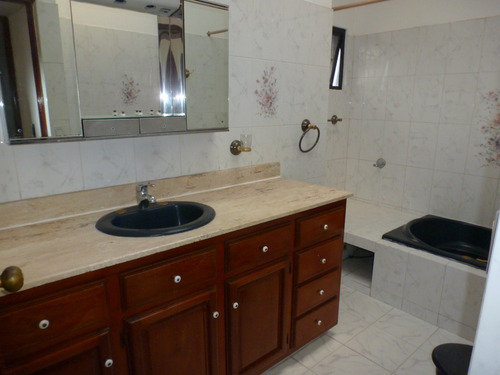 Imagen 16 de 21 de Vendo / Alquilo Hermosa Casa De Tres Niveles En Cacicazgos