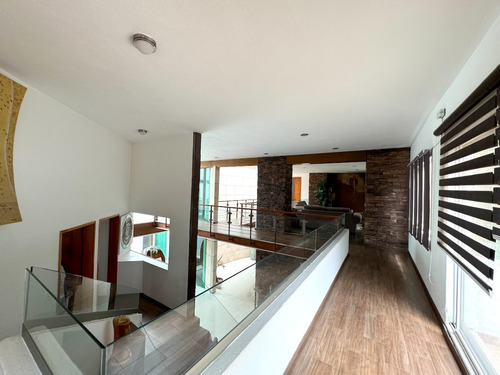 Residencia En Venta Con Alberca En Zapopan