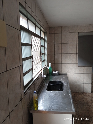 2 Casas Individuais A Do Fundo Com 4 Cômodos E Lavandcômodos