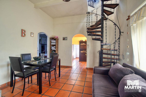 Florida Casa Ph 4 Ambientes, 2 Dormitorios Y Escritorio Con Patio Y Terraza. 2 Cuadras De Avenida.