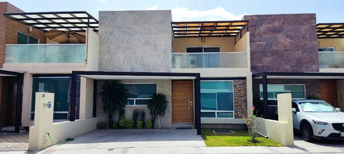 Imagen 2 de 12 de Casa En Renta Con Recamara En Planta Baja Condominio Villas El Roble 1 Corregidora Queretaro En Zona De Tejeda