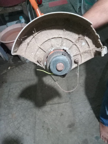 Imagem 2 de 3 de Cortador De Grama Funcionando Normalmente Bivolt