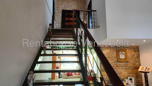 Agp Fabulosa Casa Remodelada. En Venta En La Boyera, Ubicada En Calle Cerrada 25-12979 Ys
