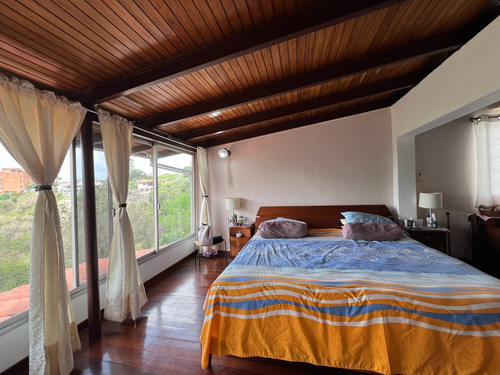 En Venta Casa Esquina En Calle Cerrada, En Colinas De Bello Monte