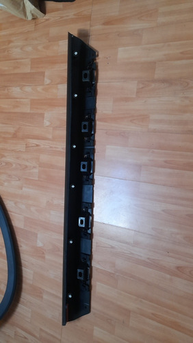 Moldura Derecha Suzuki Jimny 2019 2023 Original. (Usado)