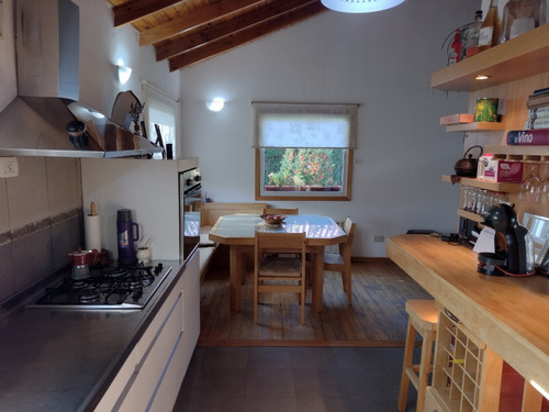 Venta Establecimiento Productivo De Bodega De Vino Artesanal + Vivienda, En Ph. Maquinarias Incluidas. A 15 Km De San Carlos De Bariloche