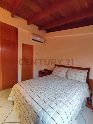 Amplio Townhouse Ubicado En C.r Villas De Oriente