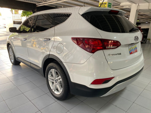 Imagen 5 de 10 de Hyundai Santa Fe Automático