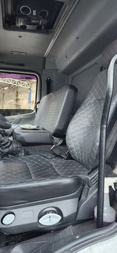 Caminhao Bau Trucado Mercedes Atego 2425 Com Bau 8.5