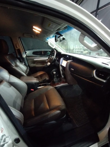 Imagen 14 de 20 de Toyota Sw4 4x4 Srx 2.8 Tdi 6 M/t 7 A