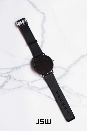 Reloj Negro Metálico, Minimalista Clásico.