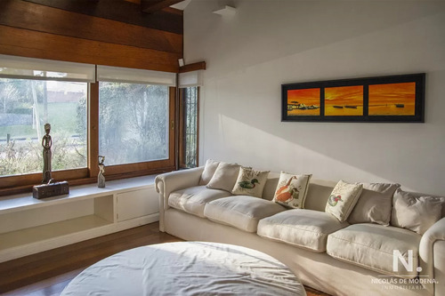 Casa A La Venta En Playa Mansa Punta Del Este, Gran Tamaño Ubicada En Zona Privilegiada.