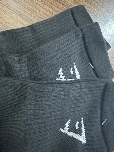 Calcetas Deportivas Alo Yoga Unisex Agua Shark Negro Algodón Unitalla