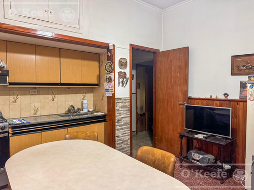 Casa En Venta De 4 Ambientes, Bernal.