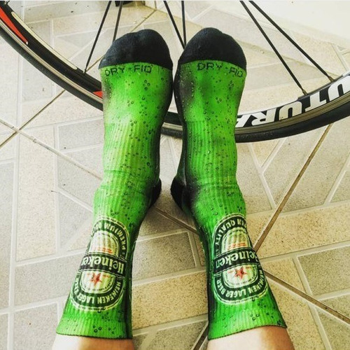 Imagem 2 de 6 de Meia Divertida Estampa Heineken - Cano Alto - Meias Elite