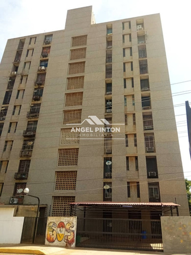 Apartamento En Venta Av Universidad Maracaibo Api 4606