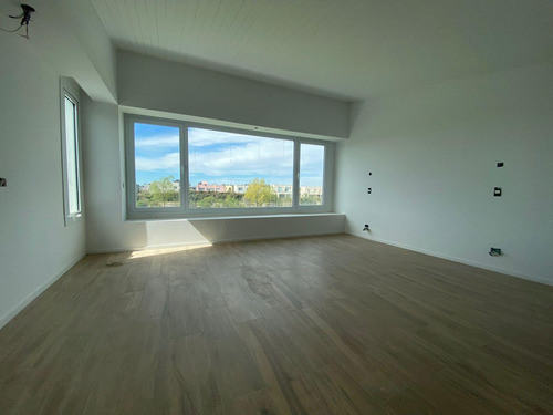 Venta De Casa 4 Ambientes A Estrenar Con Vista Al Agua Barrio Muelles- Escobar