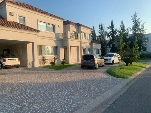 Imagen 2 de 30 de Venta Casa, Bs As Village, Lote 1039 Mts²