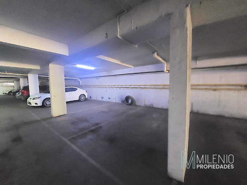 Dos Estacionamientos En Conjunto, La Dehesa