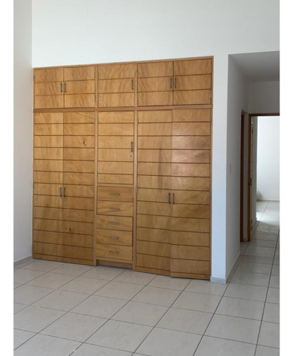 Venta De Casa En Centro Sur, Claustros Del Sur, 4 Recamaras, 4.5 Baños, Jardín