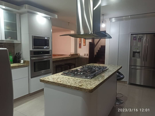 Se Vende Casa En Los Naranjos De 493m2 Con Piscina Vl