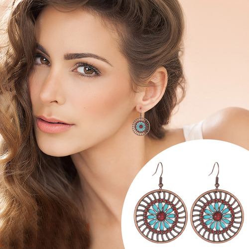 Pendientes Con Forma De Flor Redonda Y Borlas En Forma De Go