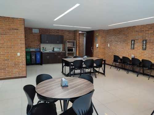 Imagen 7 de 9 de Oficinas En Arriendo Castropol 473-9479