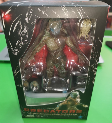 Predators - 1/18 Scale Active Camouflage Falconer Exclusive