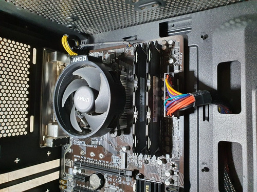 Imagem 3 de 6 de Pc Gamer / Ryzen 2400g / 16g Ram / Ssd 240g / Radeon Vega 11