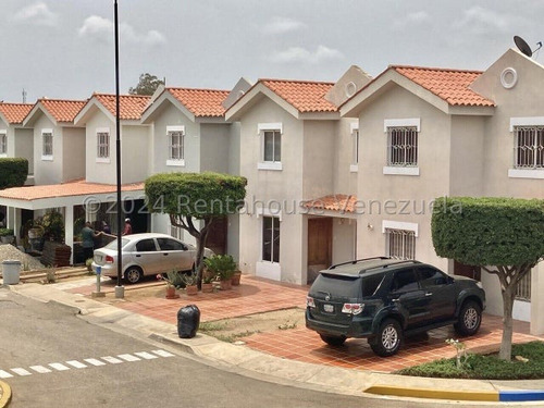 Mls Mahola De Donato #24-22452 En Venta Townhouse En Gris En Conj Resid Montefino Av Goajira Mddc