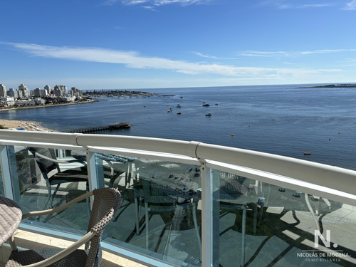 Venta Apartamento En  Mansa Frente Al Mar Tres Suites Y Dependencias